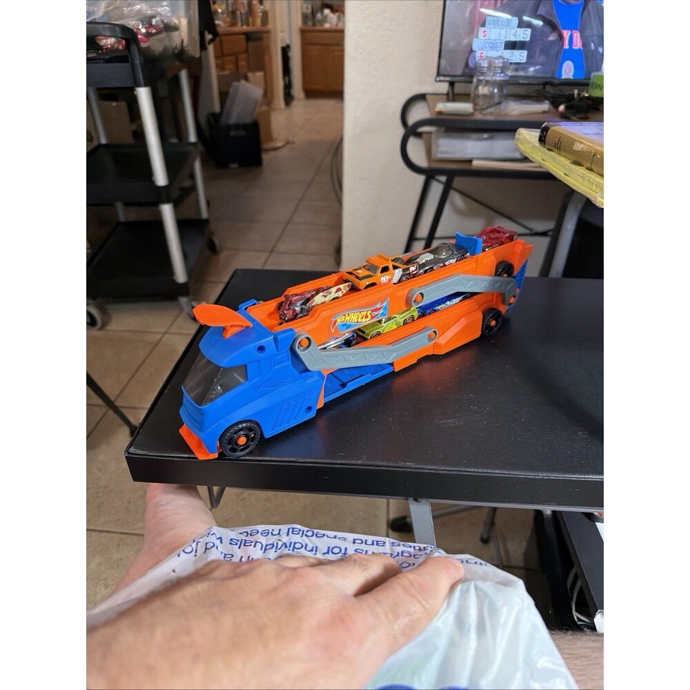 Hot Wheels City Speed Track Transporter with 9 Cars Transform & Launch Mattel